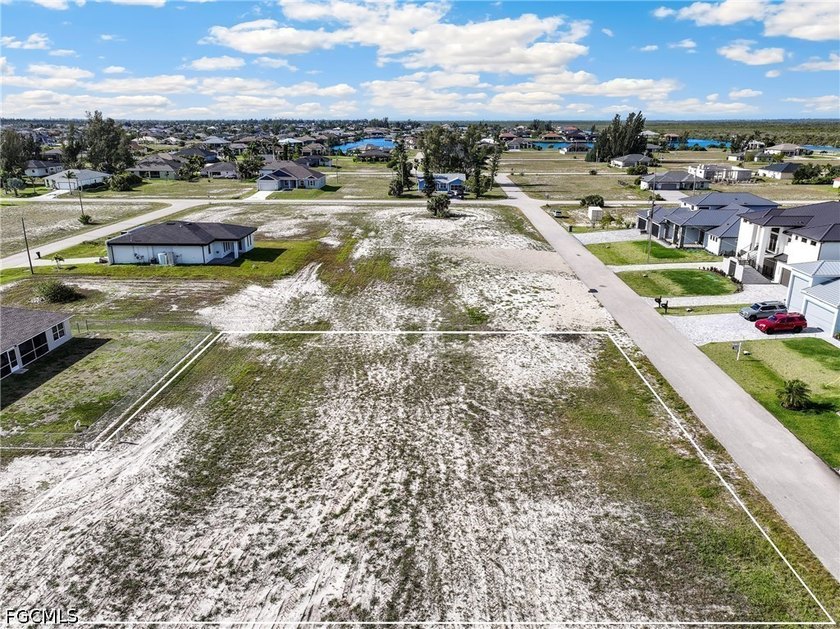 Located in the highly desirable NW Cape Coral area, this tripple - photo 18