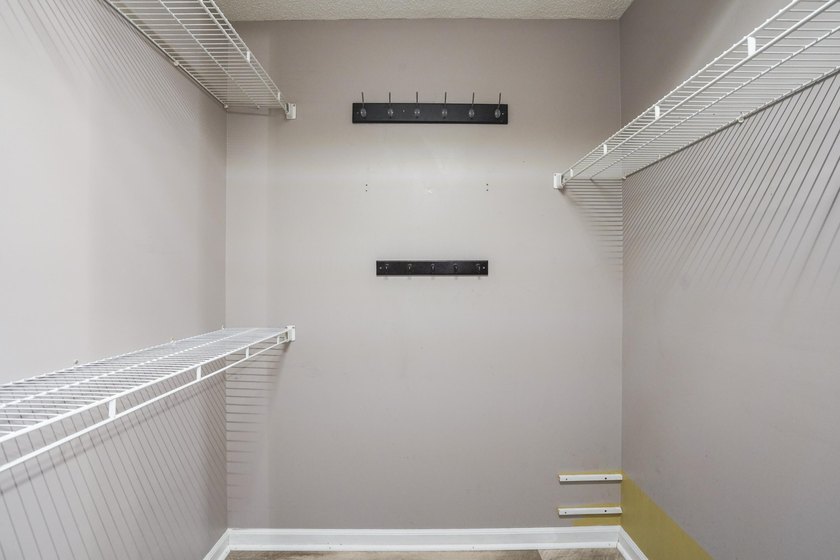 Beautifully updated 3-bedroom, 2-bath home with a spacious bonus - photo 18