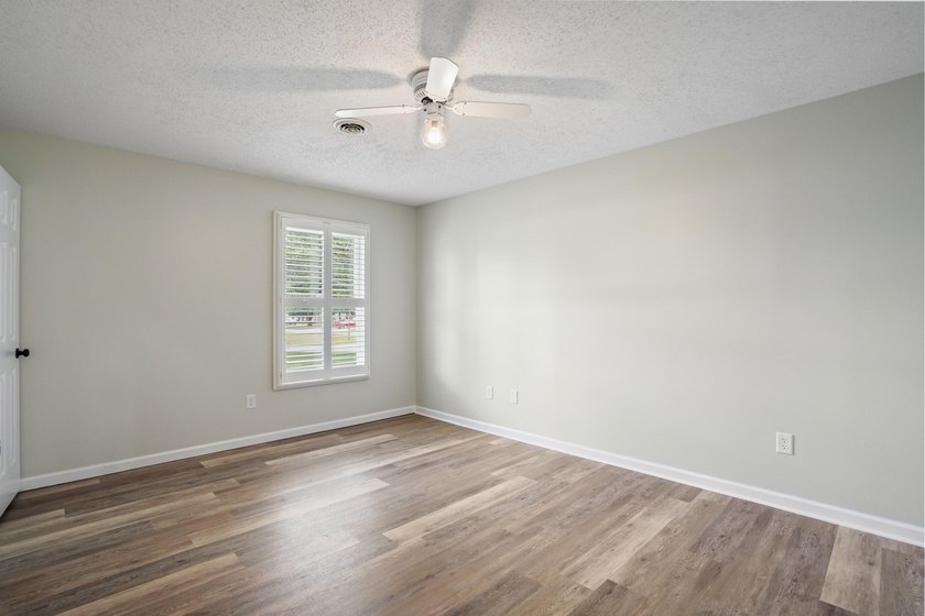 Beautifully updated 3-bedroom, 2-bath home with a spacious bonus - photo 24