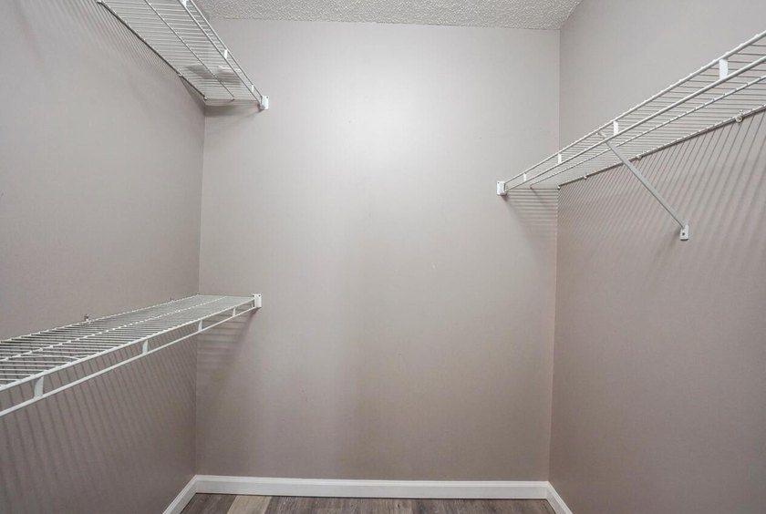 Beautifully updated 3-bedroom, 2-bath home with a spacious bonus - photo 26