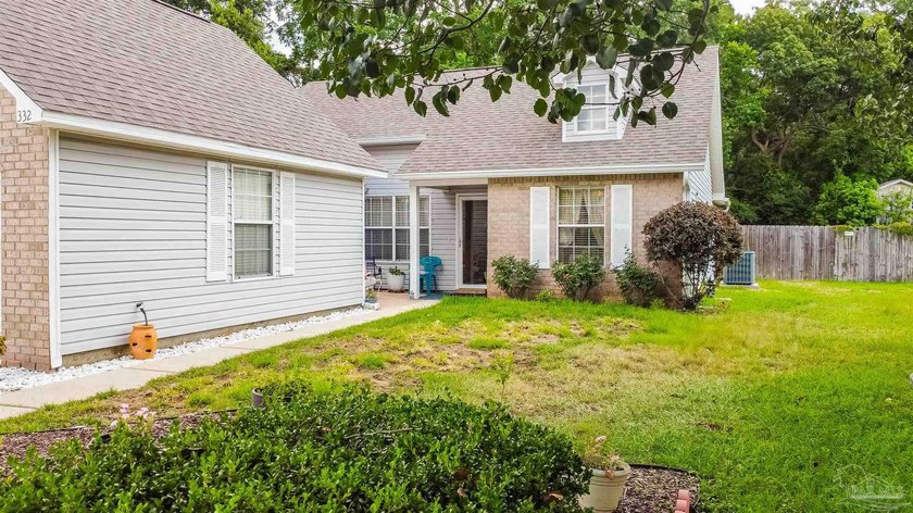 Come see this gorgeous, well-maintained home in North Pensacola! - photo 3