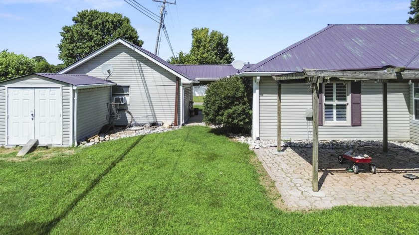Beautifully updated 3-bedroom, 2-bath home with a spacious bonus - photo 35