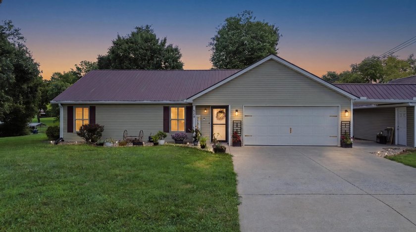 Beautifully updated 3-bedroom, 2-bath home with a spacious bonus - photo 39