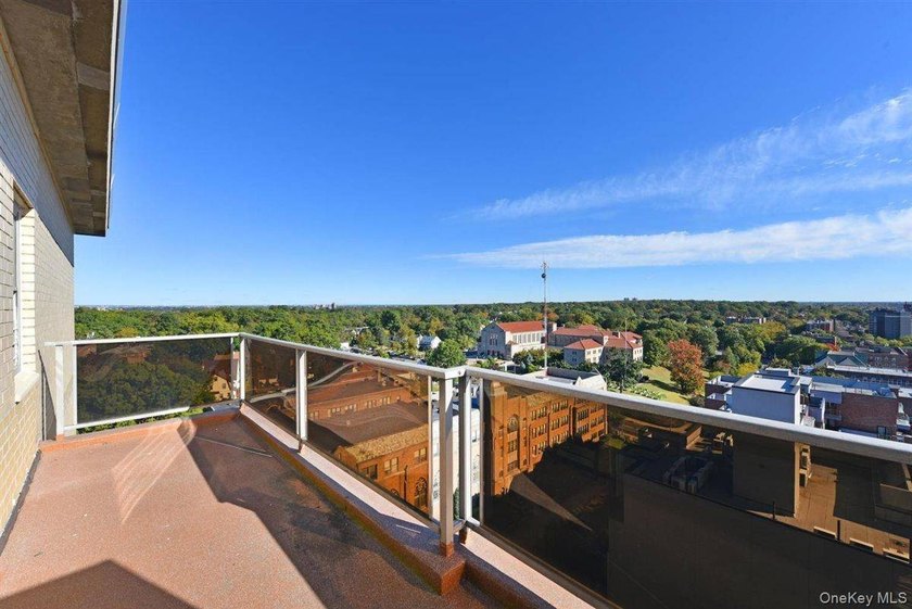 Welcome to this spacious 1bedroom, 1bath coop located in the - photo 3
