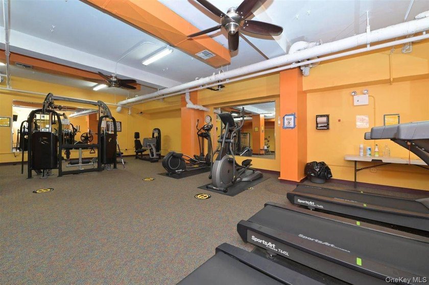 Welcome to this spacious 1bedroom, 1bath coop located in the - photo 5
