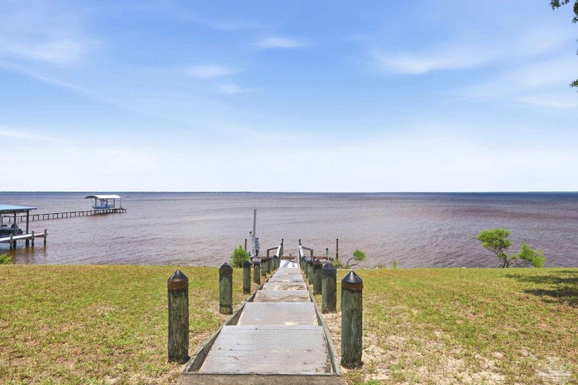 Welcome to this charming colonial-style, bay-front estate - - photo 3