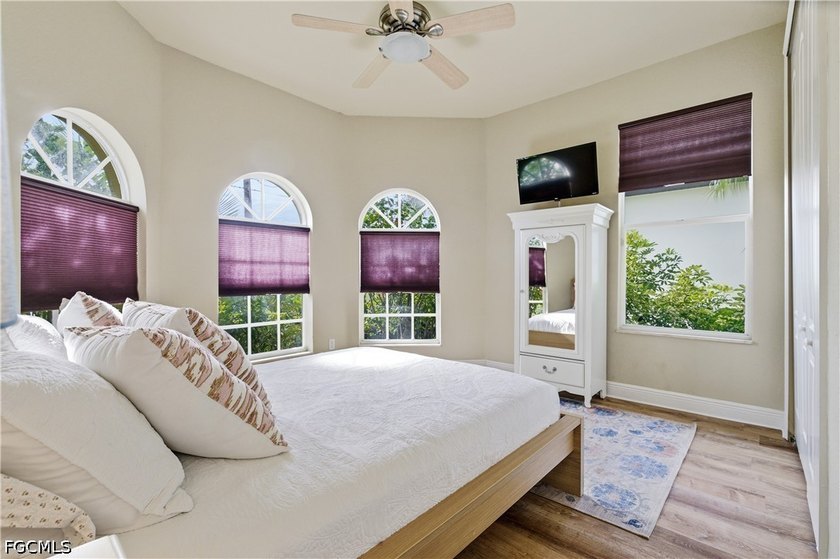 Just Reduced! Don't miss this outstanding 4 Bed / 2 Bath Gulf - photo 11