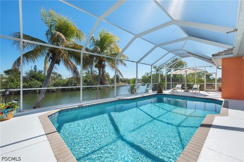 Luxury Waterfront Estate on a Rare Triple Lot - Fully Furnished - photo 16