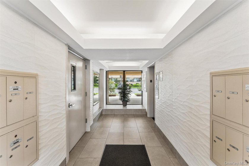 This bright and spacious 2-bedroom, 6th-floor corner apartment - photo 10