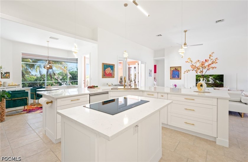 Luxury Waterfront Estate on a Rare Triple Lot - Fully Furnished - photo 32