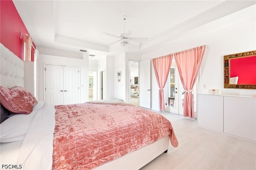 Luxury Waterfront Estate on a Rare Triple Lot - Fully Furnished - photo 41