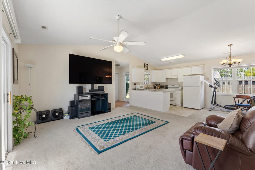 Enjoy easy coastal living in this one-level home on a cul-de-sac - photo 5