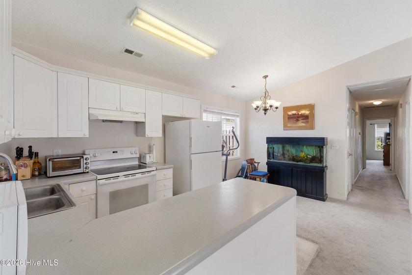 Enjoy easy coastal living in this one-level home on a cul-de-sac - photo 9