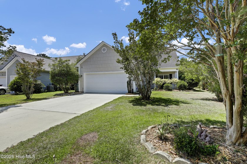 Welcome to this beautifully designed 4-bedroom, 3-bathroom home - photo 3