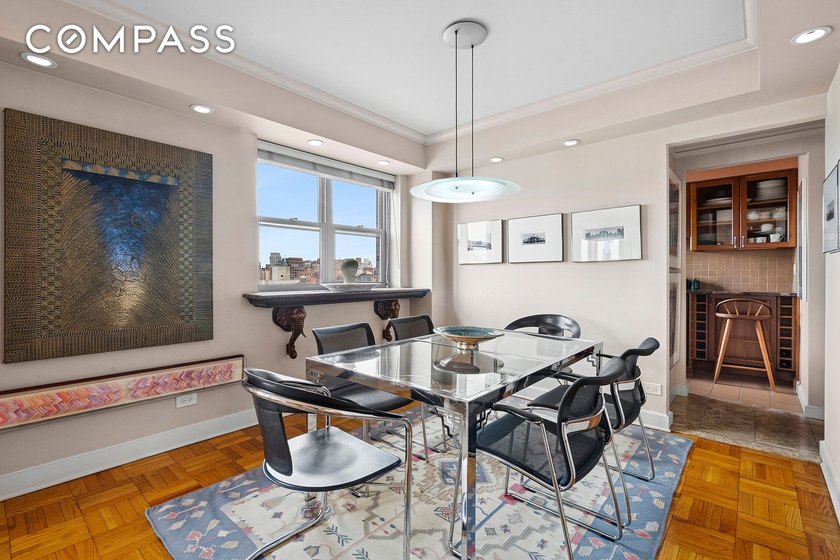 Perched high above Greenwich Village's Gold Coast, this - photo 3
