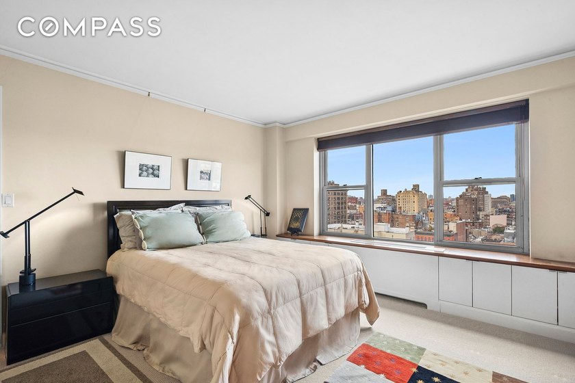 Perched high above Greenwich Village's Gold Coast, this - photo 4