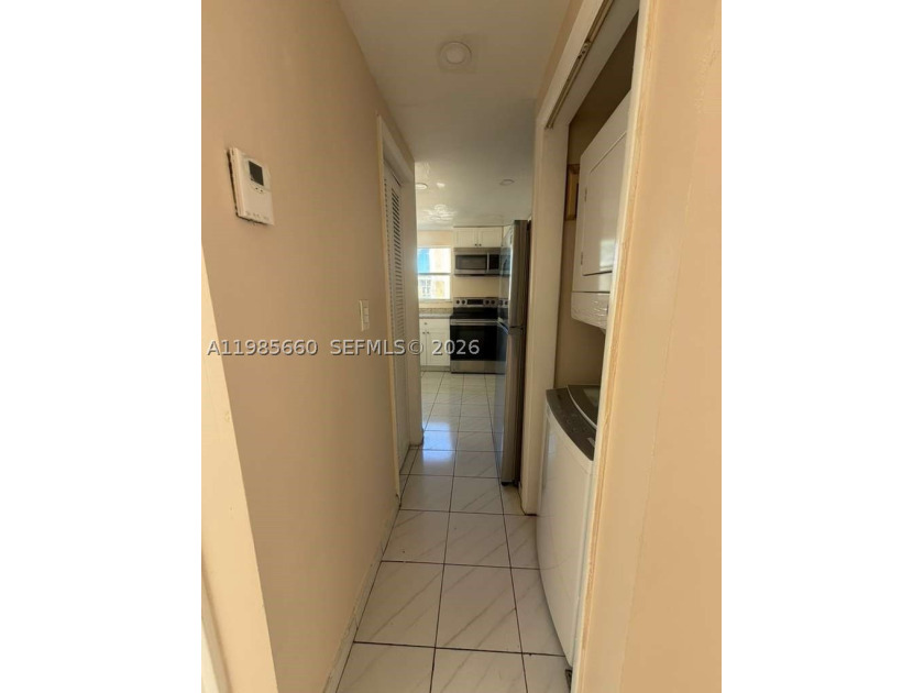IDEAL FOR INVESTORS! Big apartment 1200 sqft. Currently occupied - photo 6
