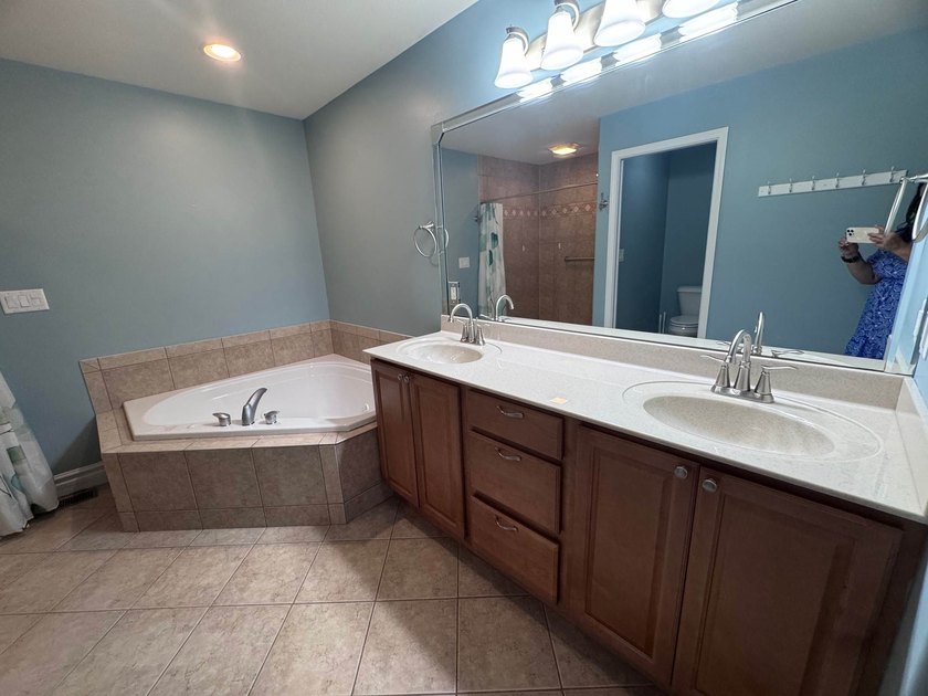 PRIME LOCATION IMPECCABLE CONDITION LAKE LIFE PERFECTION.Nestled - photo 10