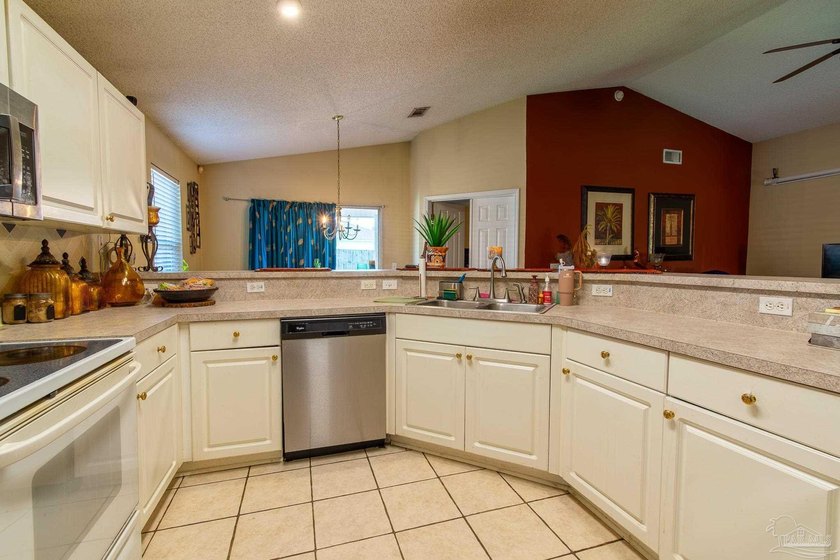 Popular Location Near NAS Pensacola &amp; Perdido Beaches! Don't - photo 8