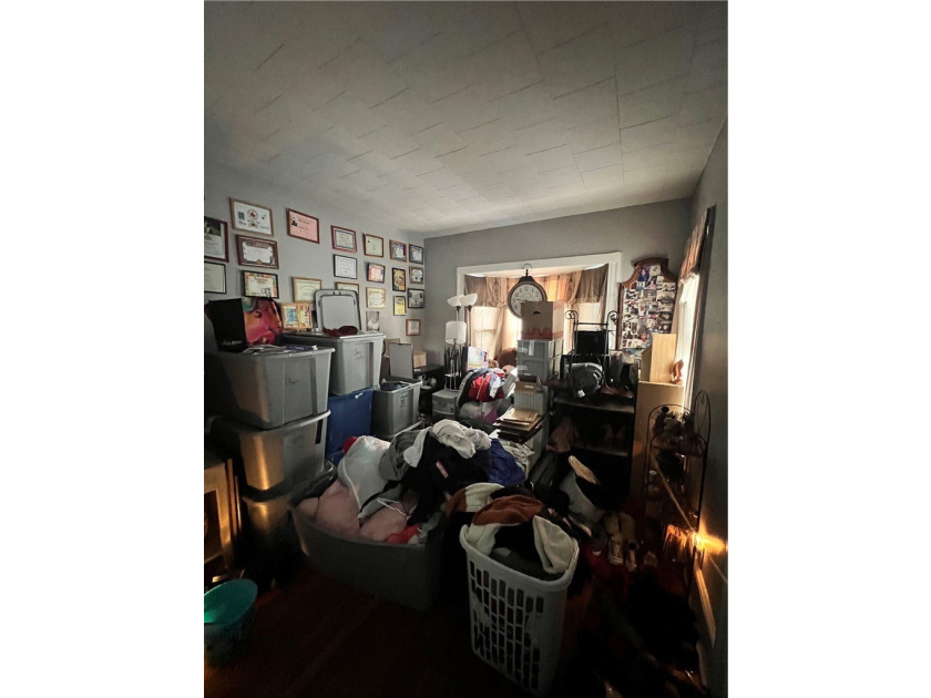 Excellent owner-occupant or investment opportunity! This duplex - photo 11