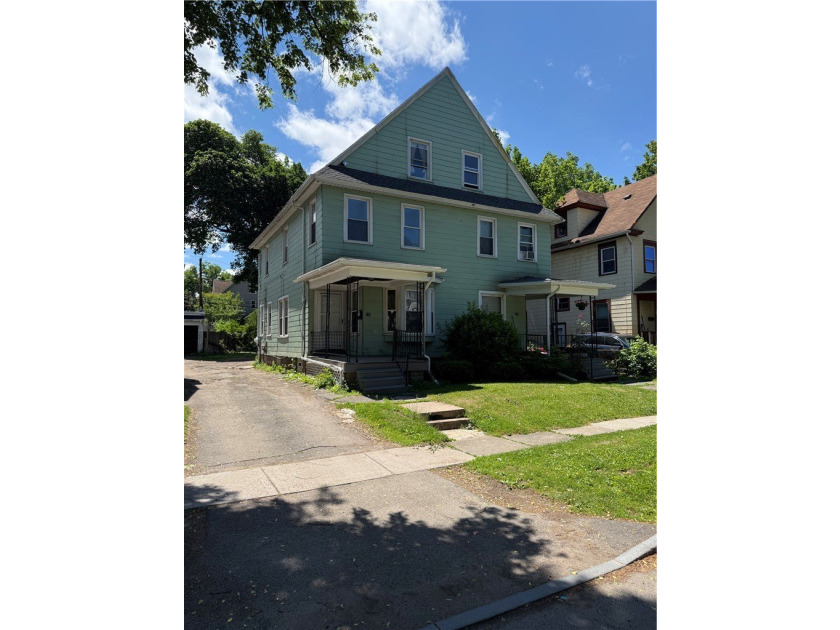 Excellent owner-occupant or investment opportunity! This duplex - photo 17