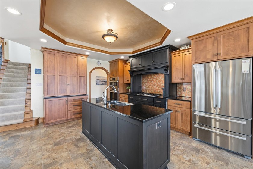 Discover luxury living at this stunning lakefront property - photo 17