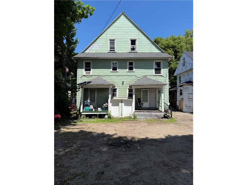 Excellent owner-occupant or investment opportunity! This duplex - photo 18