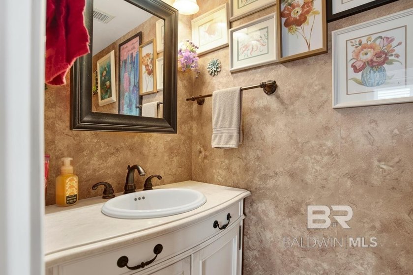 SELLER IS MOTIVATED! BRING ALL OFFERS!! This amazing newly - photo 19