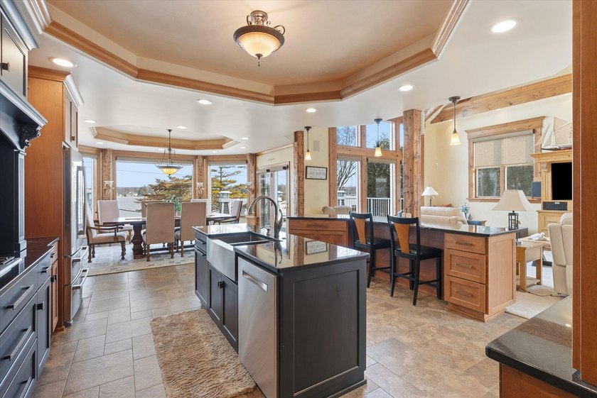 Discover luxury living at this stunning lakefront property - photo 19