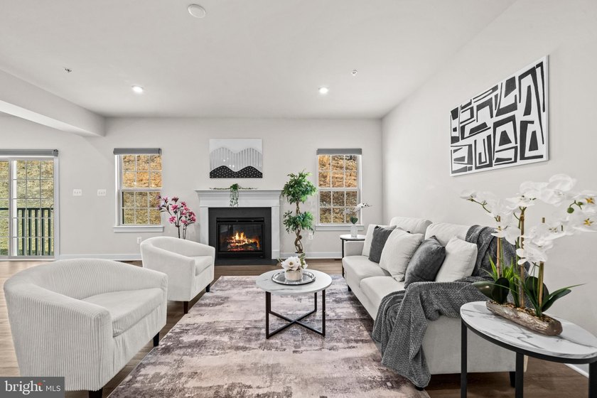 Welcome to this stunning 2023-built home in sought-after Lake - photo 6