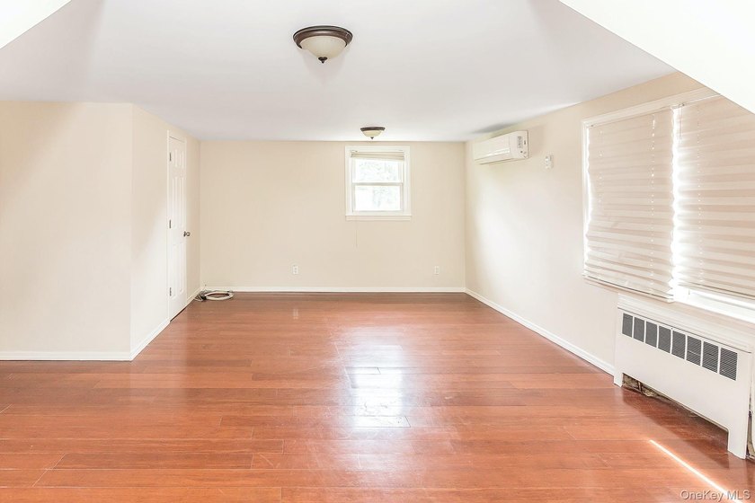 Sprawling &amp; Spectacular 5 Bedroom Home Offering 4 Full Baths - photo 14