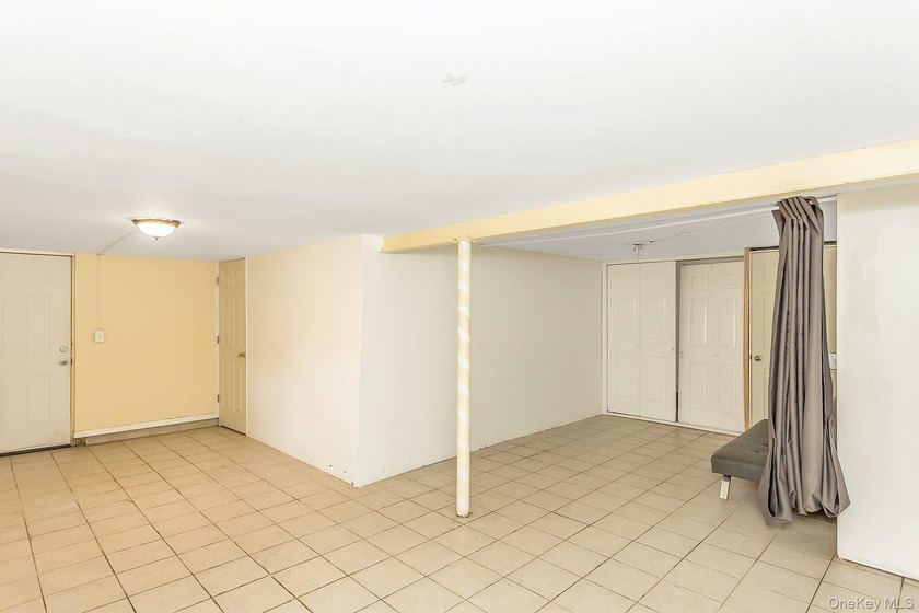 Sprawling &amp; Spectacular 5 Bedroom Home Offering 4 Full Baths - photo 17