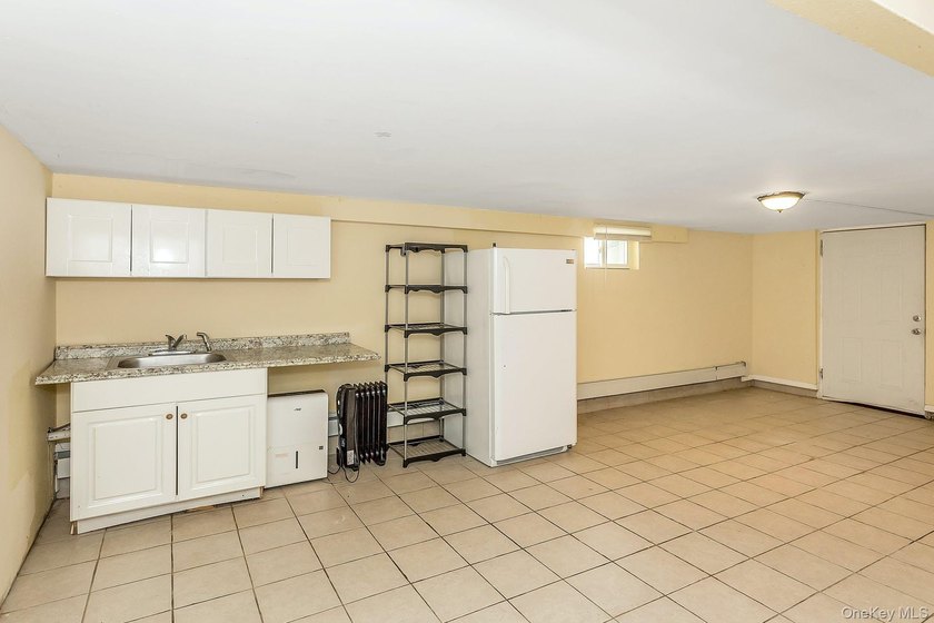 Sprawling &amp; Spectacular 5 Bedroom Home Offering 4 Full Baths - photo 19