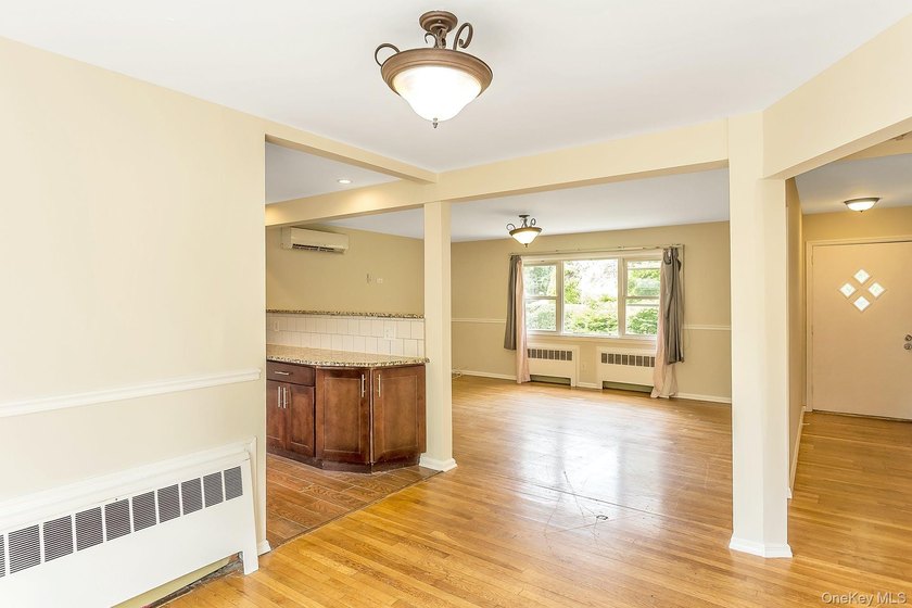 Sprawling &amp; Spectacular 5 Bedroom Home Offering 4 Full Baths - photo 21