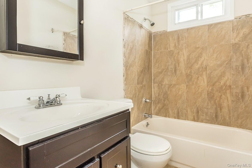 Sprawling &amp; Spectacular 5 Bedroom Home Offering 4 Full Baths - photo 26