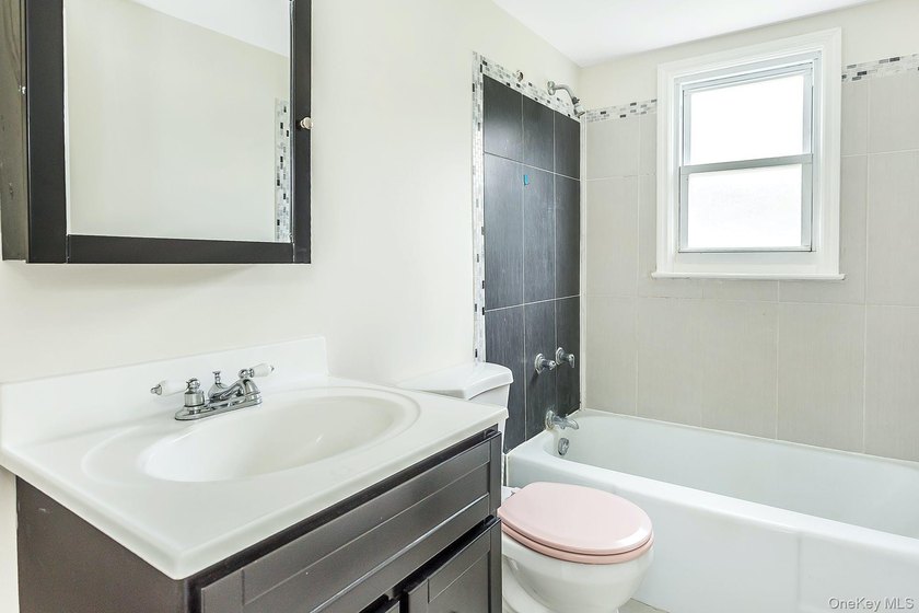 Sprawling &amp; Spectacular 5 Bedroom Home Offering 4 Full Baths - photo 27
