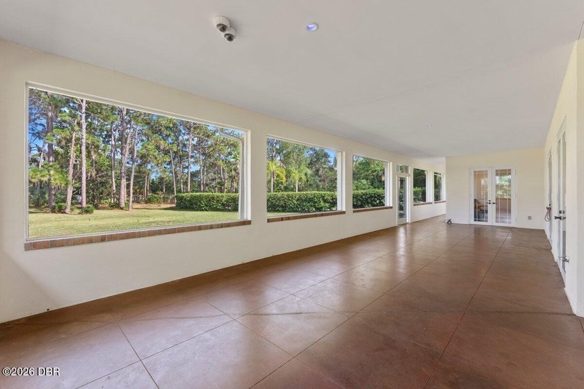 Welcome to your own private estate, where luxury, tranquility - photo 45