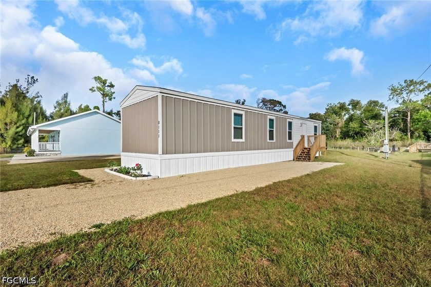 Situated on over half an acre, this pristine three-bedroom - photo 19
