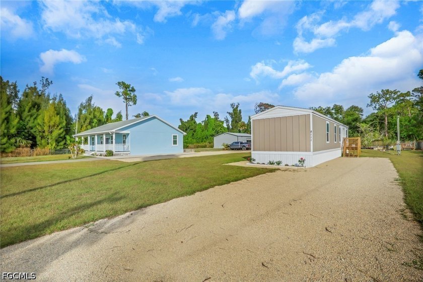 Situated on over half an acre, this pristine three-bedroom - photo 21