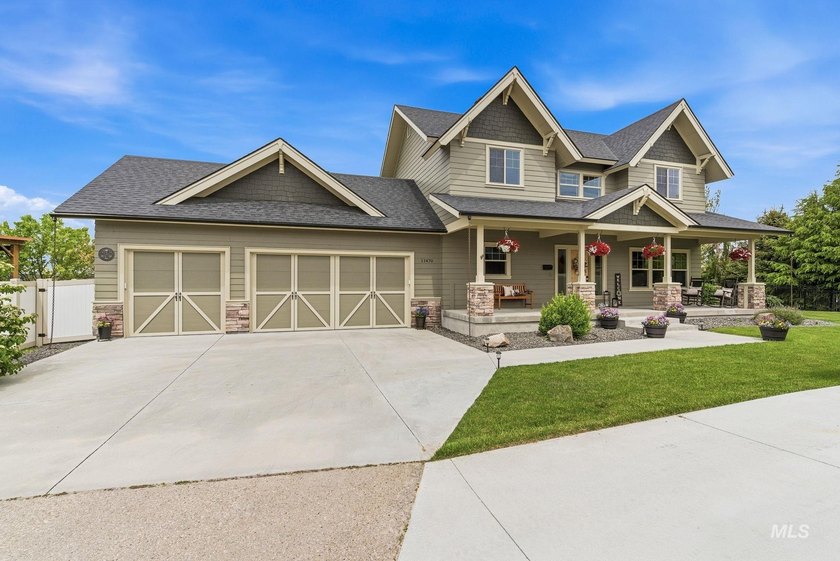 Welcome home to this exceptional residence, thoughtfully crafted - photo 4