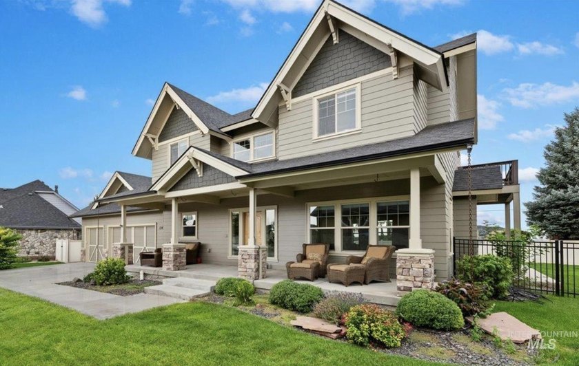 Welcome home to this exceptional residence, thoughtfully crafted - photo 6