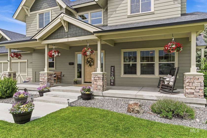 Welcome home to this exceptional residence, thoughtfully crafted - photo 7
