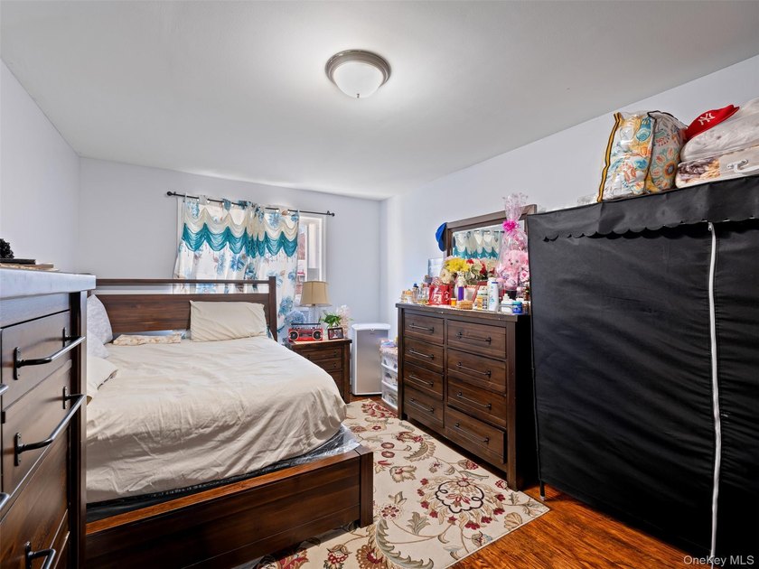 Welcome to this home 3/4/2 immaculate, clean move in condition - photo 3