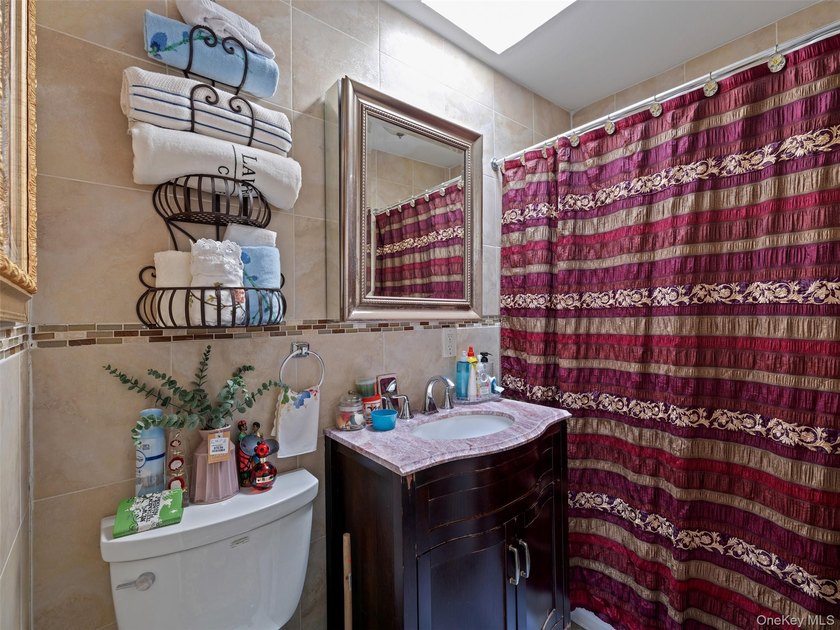 Welcome to this home 3/4/2 immaculate, clean move in condition - photo 7