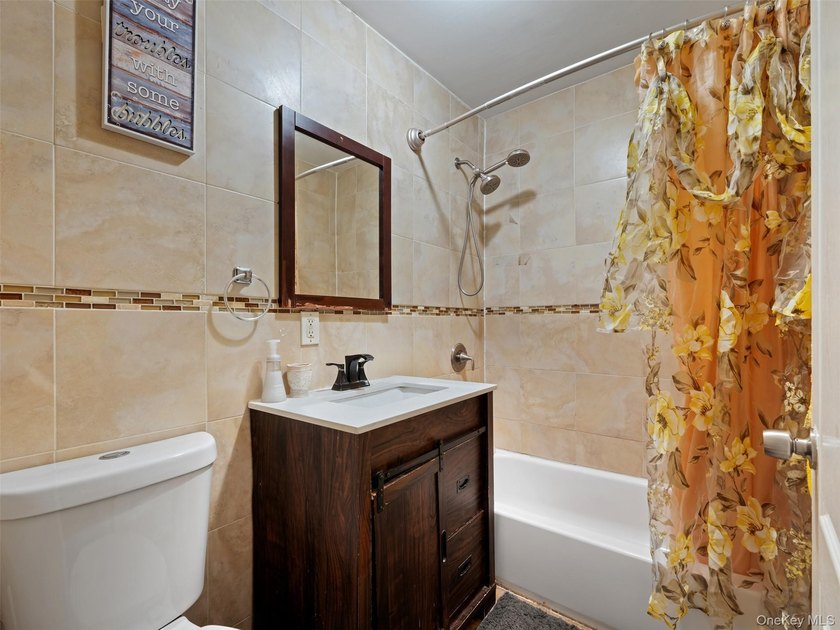 Welcome to this home 3/4/2 immaculate, clean move in condition - photo 10