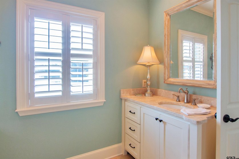 This stunning 4-bedroom, custom built 3408 sq ft lake front home - photo 15