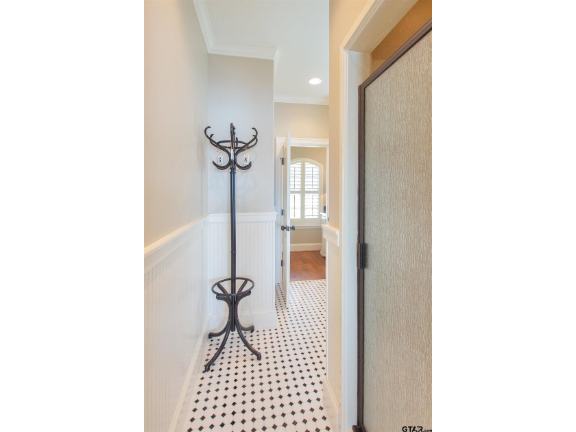 This stunning 4-bedroom, custom built 3408 sq ft lake front home - photo 25