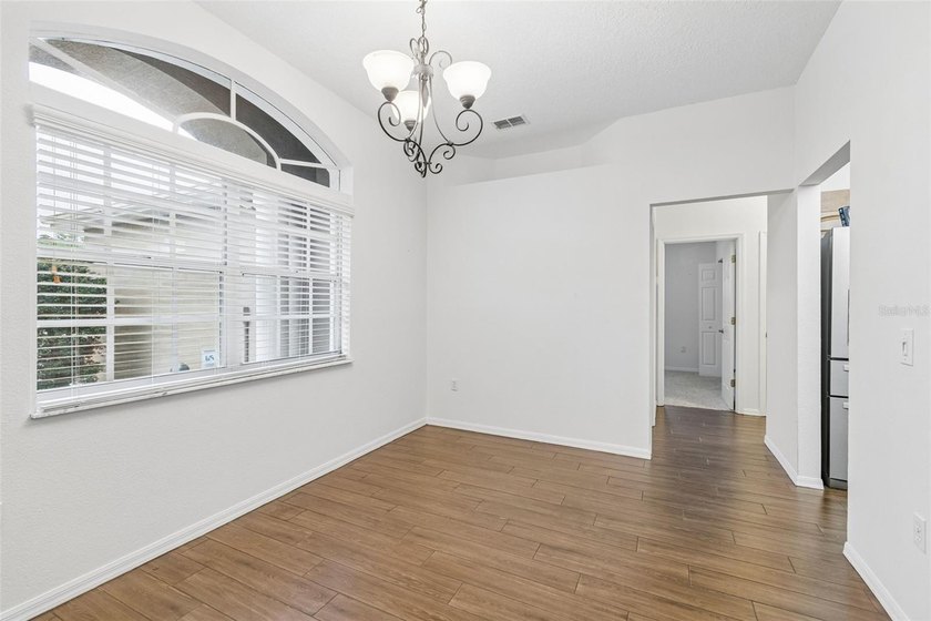 Florida paradise! Welcome home to this impeccably clean - photo 6