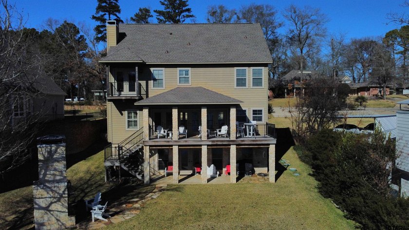 This stunning 4-bedroom, custom built 3408 sq ft lake front home - photo 43