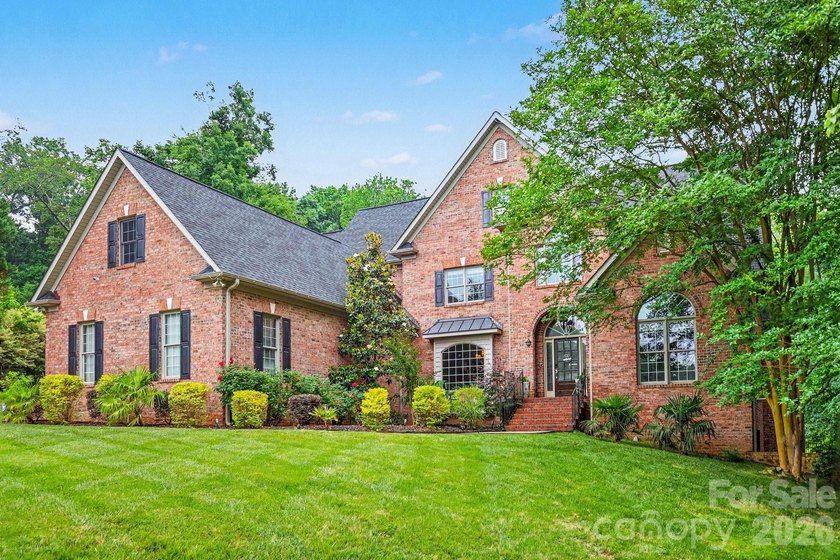 Experience luxury living in the highly sought-after Firethorne - photo 3